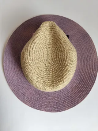 Sombrero de paja beige y malva con flores