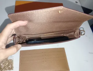 Bolso Louis Vuitton Marrón con Interior Rosa