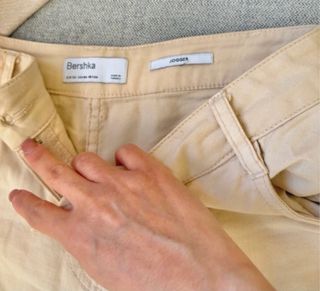 Pantalón cargo beige