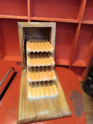 Antica scatola per sigari in legno