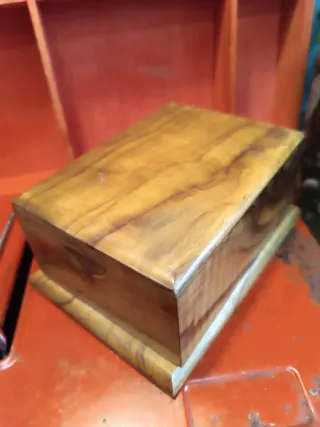 Antica scatola per sigari in legno