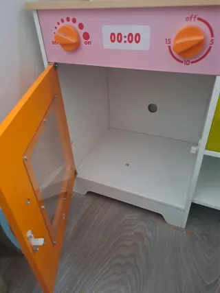 Cocinita infantil de madera. En sevilla
