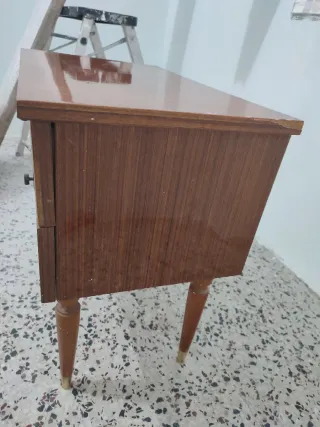 Mesita vintage de noche, color madera