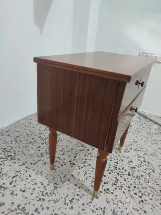 Mesita vintage de noche, color madera