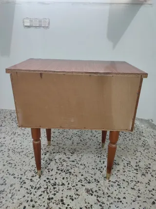 Mesita vintage de noche, color madera