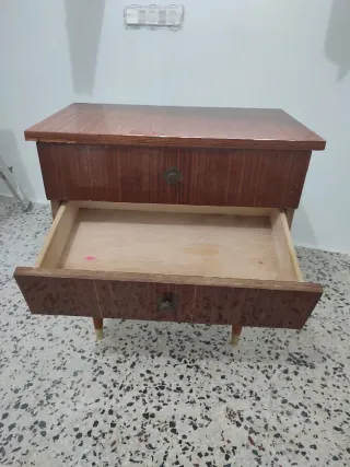 Mesita vintage de noche, color madera