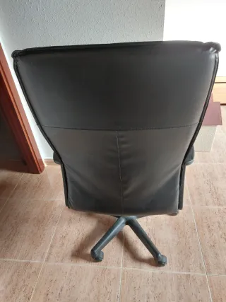 Silla de oficina negra
