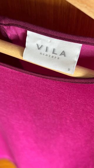 Blusa satén manga acampanada, color fucsia