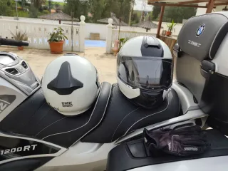 BMW R1200 RT Y DOS CASCOS BMW