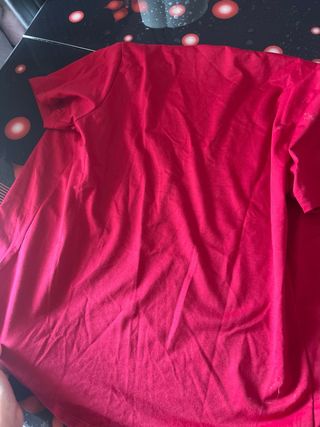 Camisa roja Shein unisex con estampado