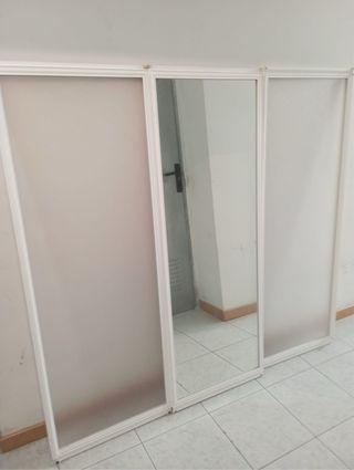 Mampara de bañera cristal y metal. Con espejo