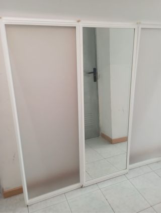 Mampara de bañera cristal y metal. Con espejo