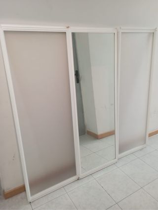 Mampara de bañera cristal y metal. Con espejo