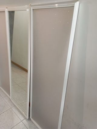 Mampara de bañera cristal y metal. Con espejo