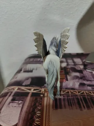 Figura de Pegaso con Alas