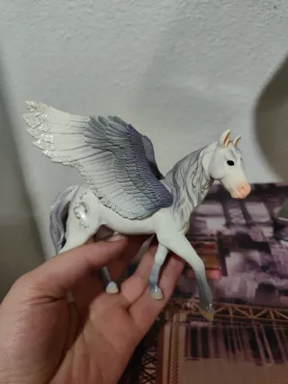 Figura de Pegaso con Alas