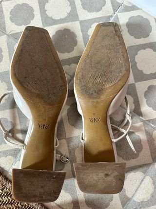 Zapatos Zara tacón bajo beige