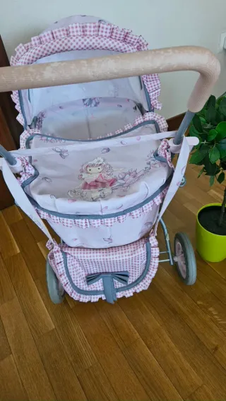 Cochecito de muñecas rosa