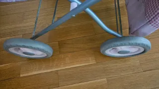 Cochecito de muñecas rosa