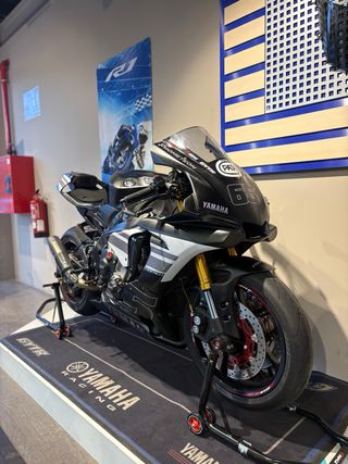 Yamaha R1 2016