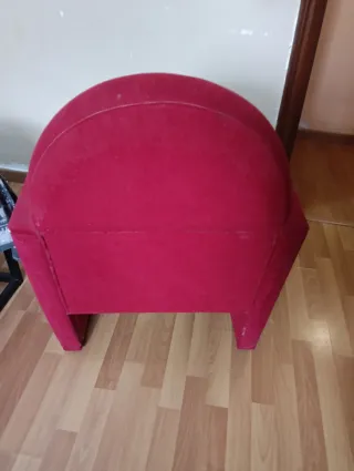 Sillón rojo de terciopelo