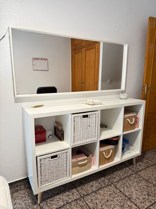 Cómoda IKEA con espejo + LED