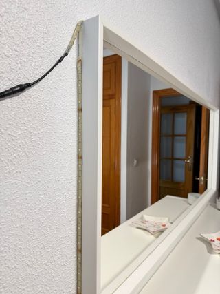 Cómoda IKEA con espejo + LED