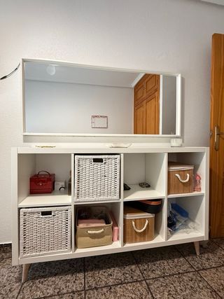 Cómoda IKEA con espejo + LED