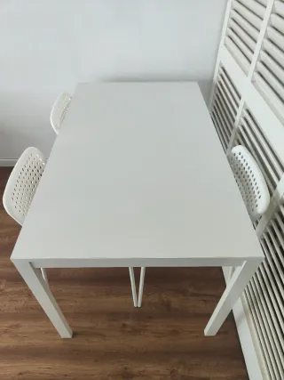 Mesa y sillas Ikea