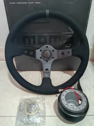 Volante desplazado black edition piña Mitsubishi