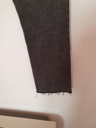 Pantalón vaquero gris talla 38 Mango