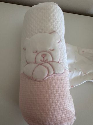 Cojín antivuelco para bebé teddy rosa