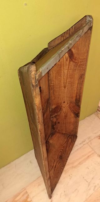 Artesa antigua de madera