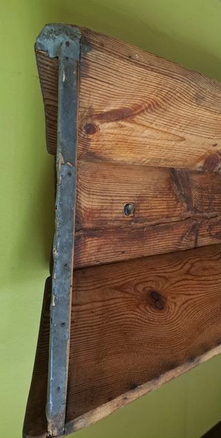 Artesa antigua de madera