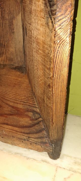 Artesa antigua de madera