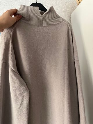 Jersey largo gris cuello alto