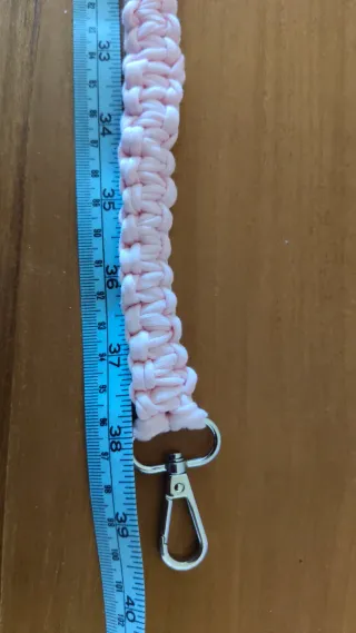 Bolso redondo rosa hecho a mano