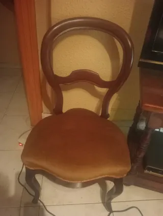 Silla estilo Luis XIV madera y tela