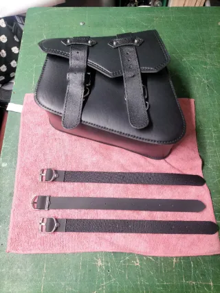 Alforjas de moto de cuero negro