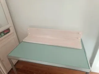 Balda rosa de madera para colgar