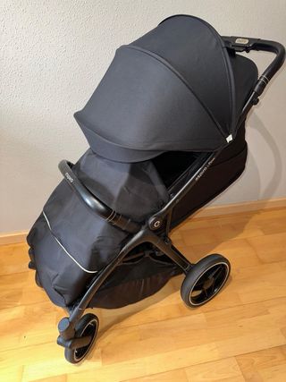 Cochecito de bebé negro