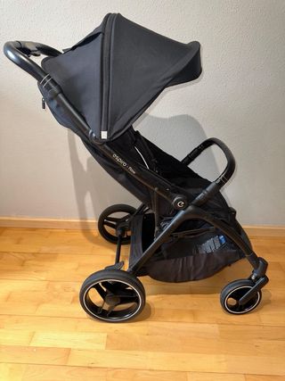 Cochecito de bebé negro
