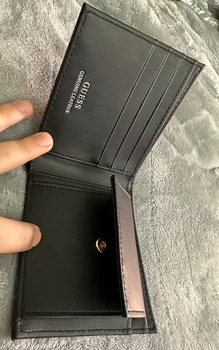 Cartera Guess Negra y Gris