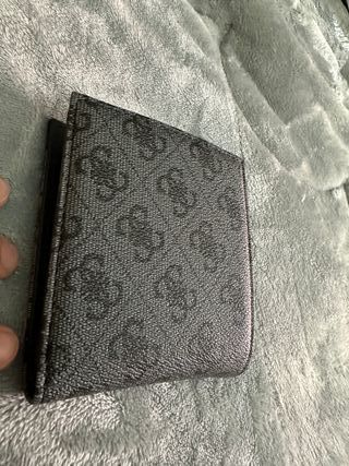 Cartera Guess Negra y Gris