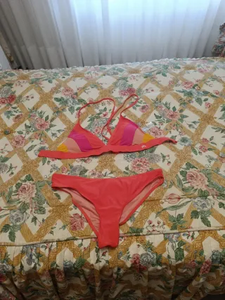 Bikini naranja y rosa