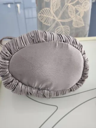 Piccola borsetta elegante grigia