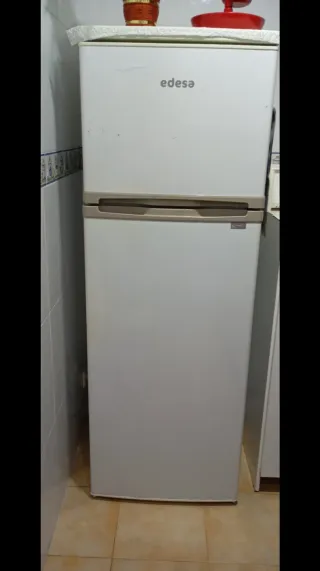 Nevera Edesa 1.70m Congelador Arriba