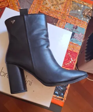 Stivaletti in pelle neri