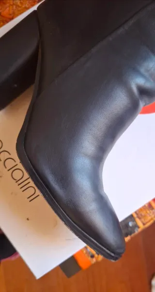 Stivaletti in pelle neri