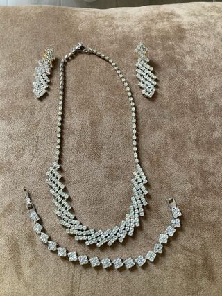 Conjunto de collar, pulsera y pendientes de strass